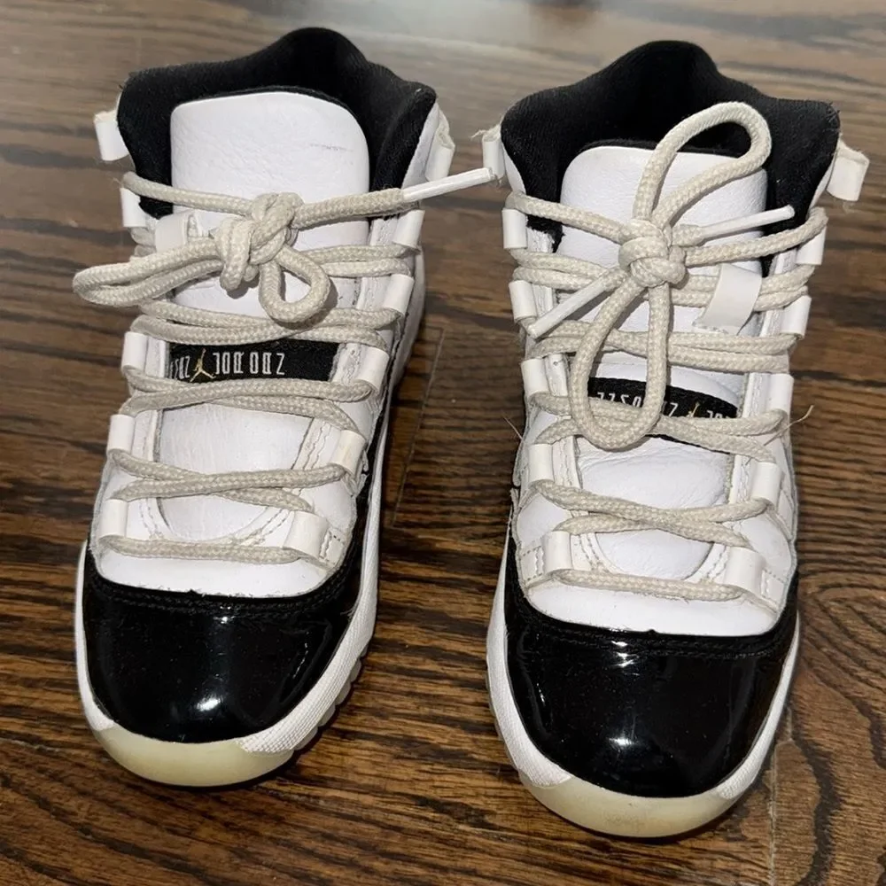 JORDAN 11 RETRO WHITE BLACK METALLIC GOLD SNEAKER 12C